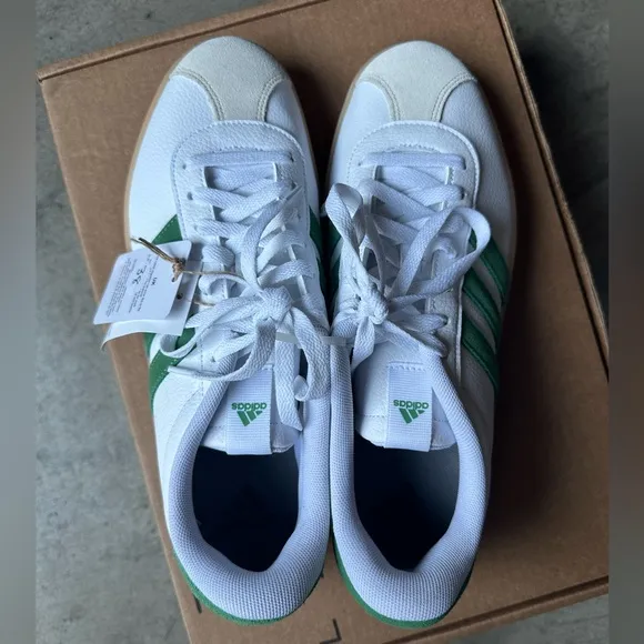 NEW Adidas VL COURT 3.0 SHOES in Cloud White/Green/Alumina, Size Men’s 10.5