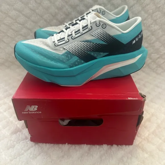 New Balance FuelCell SC (SuperComp) Elite v4- NWT!  Size 9W in Cyber Jade/White