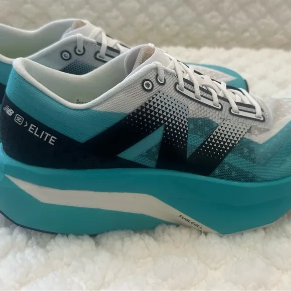 New Balance FuelCell SC (SuperComp) Elite v4- NWT!  Size 9W in Cyber Jade/White