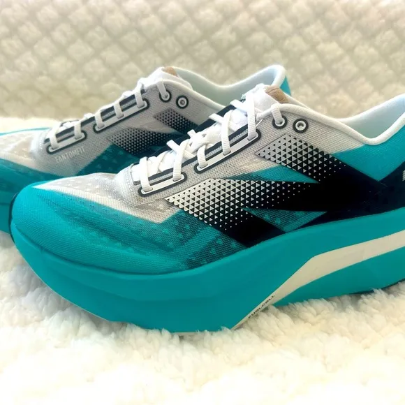 New Balance FuelCell SC (SuperComp) Elite v4- NWT!  Size 9W in Cyber Jade/White