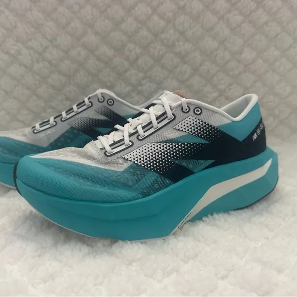 New Balance FuelCell SC (SuperComp) Elite v4- NWT!  Size 9W in Cyber Jade/White