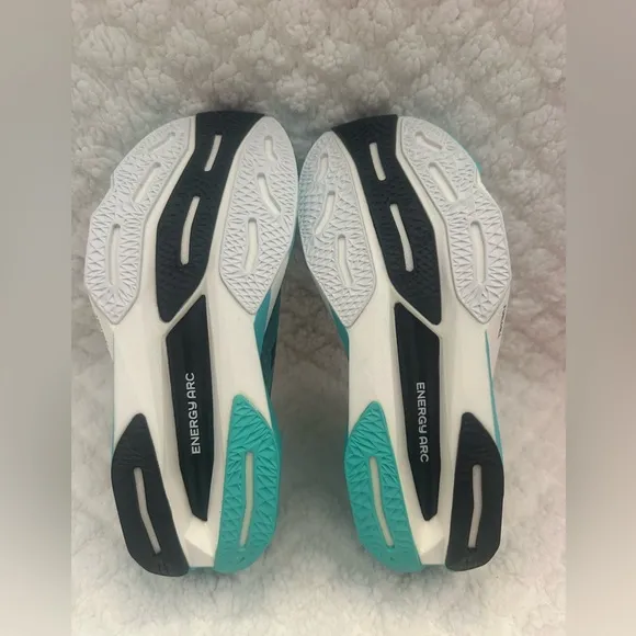 New Balance FuelCell SC (SuperComp) Elite v4- NWT!  Size 9W in Cyber Jade/White