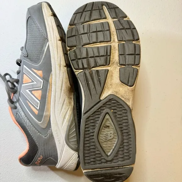 New Balance Gray Athletic Shoes with Sleek Design