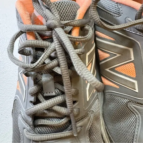 New Balance Gray Athletic Shoes with Sleek Design