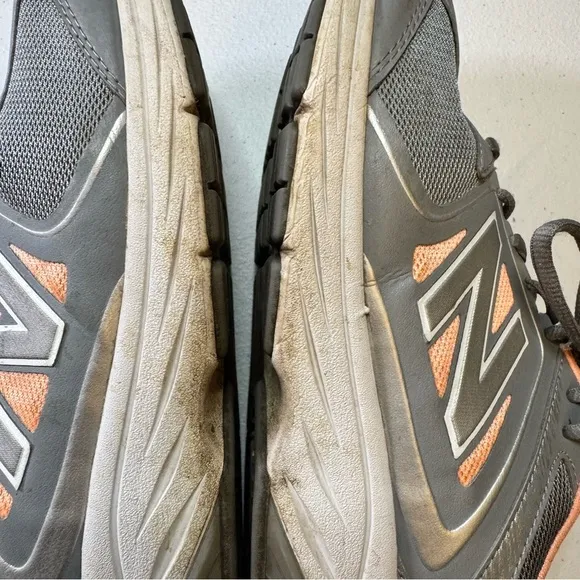 New Balance Gray Athletic Shoes with Sleek Design