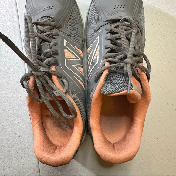 New Balance Gray Athletic Shoes with Sleek Design