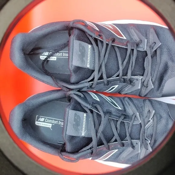 New balance running shoes dynasoft men's size 14 black and white .