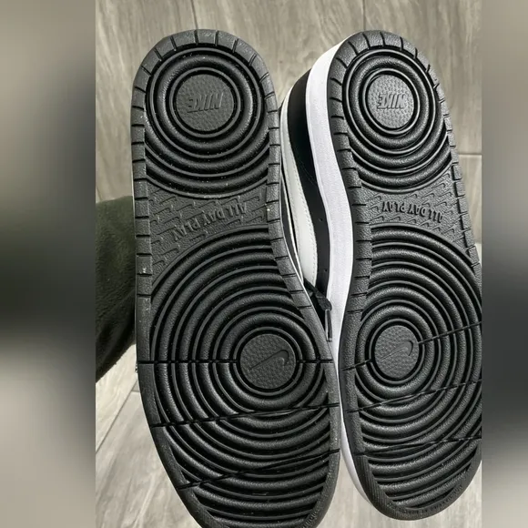 NEW Nike Court Borough High-Top Sneakers Black White Men Size 7 Women 8.5 Unisex