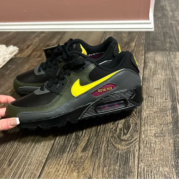 NEW Nike Men's Sz 6.5 Air Max 90 Gore-Tex GTX Black Tour Yellow Khaki DJ9779 001