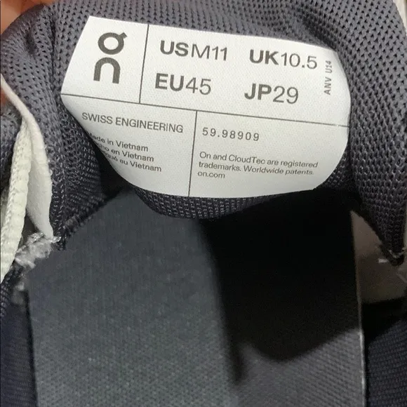 🔥NEW 🔥ON CLOUD 6 Running Gray Athletic Shoes Sleek Design