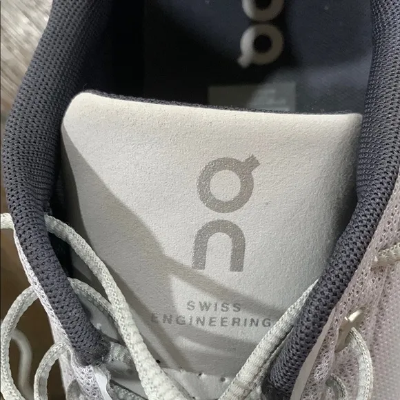 🔥NEW 🔥ON CLOUD 6 Running Gray Athletic Shoes Sleek Design