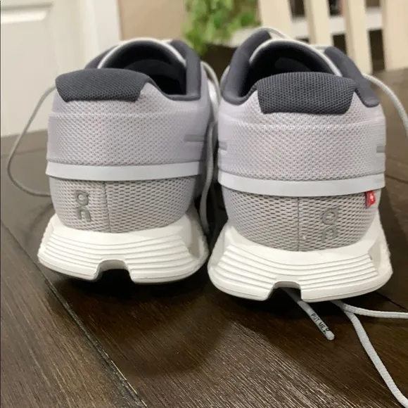 🔥NEW 🔥ON CLOUD 6 Running Gray Athletic Shoes Sleek Design