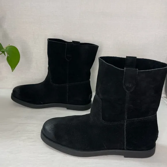NEW UGG Josefene Short Suede Boot‎ inBlack Sz. 8
