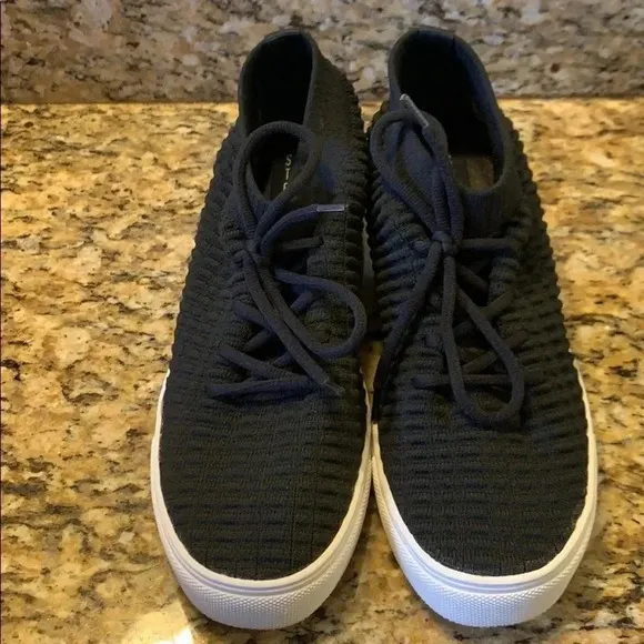 NIB Steven Madden 7.5 Hidden Wedge Shoes