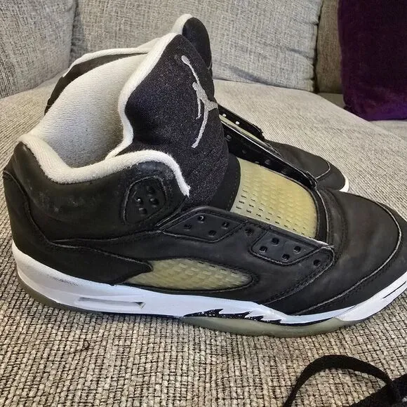 Nike Air Jordan 5 Retro Moonlight Oreo Shoes Black White Size 7Y.