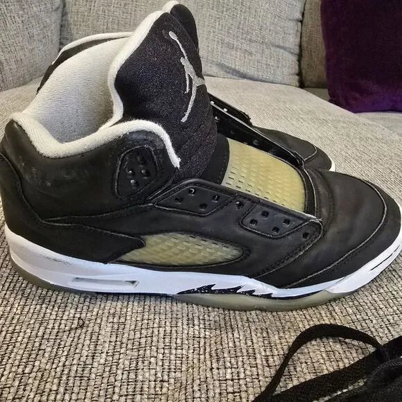 Nike Air Jordan 5 Retro Moonlight Oreo Shoes Black White Size 7Y.