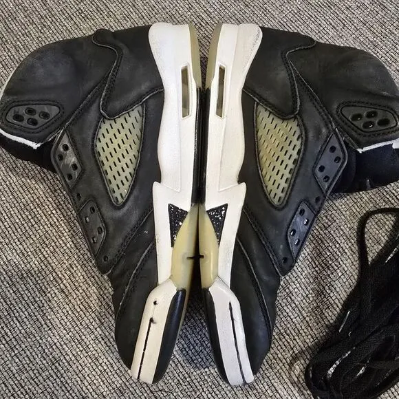 Nike Air Jordan 5 Retro Moonlight Oreo Shoes Black White Size 7Y.