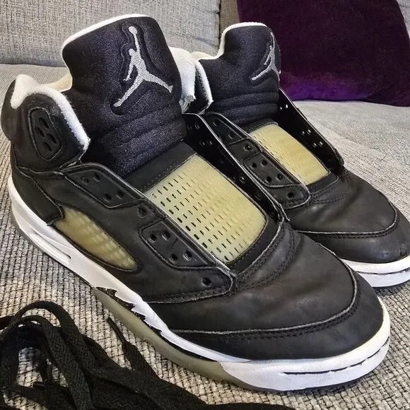 Nike Air Jordan 5 Retro Moonlight Oreo Shoes Black White Size 7Y.