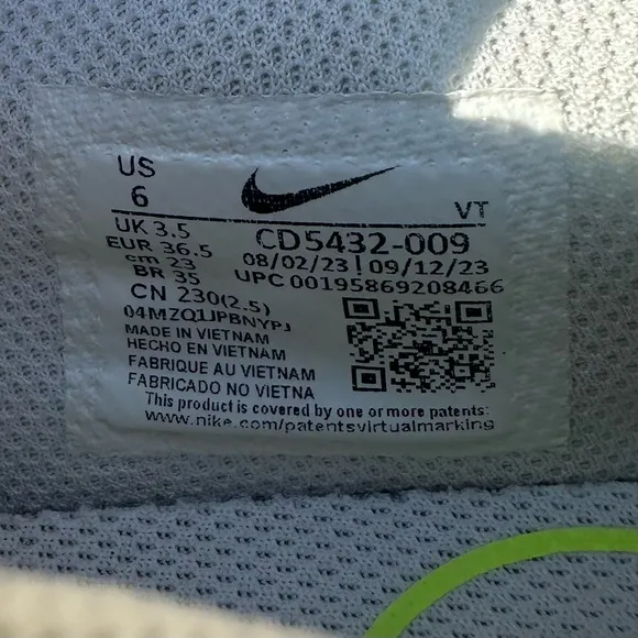 Nike Air Max Excee Phantom/Sail-Platinum Tint - Size 6 Women’s (CD5432-009)