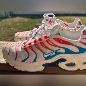 Nike Air Max Plus 3D Glasses Sz 4.5 Youth / Womens 6 White Blue Coral Sneakers