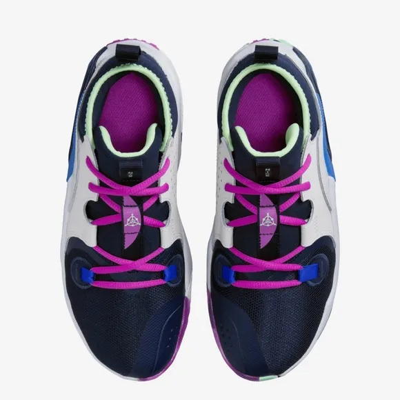 NIKE Air Zoom Crossover 2 SE - Kids Size 5 (basketball shoes)