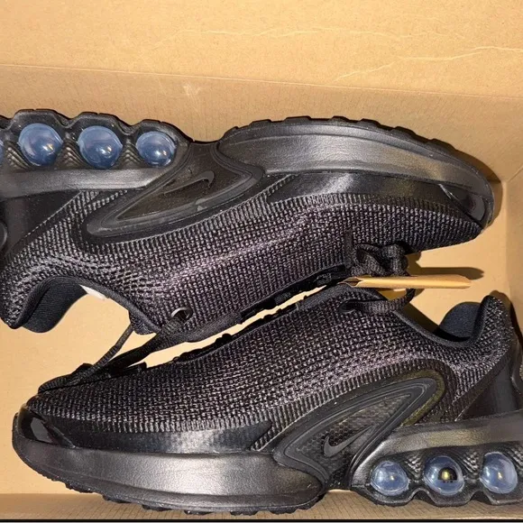 Nike Black Athletic Shoes with Air Cushioning