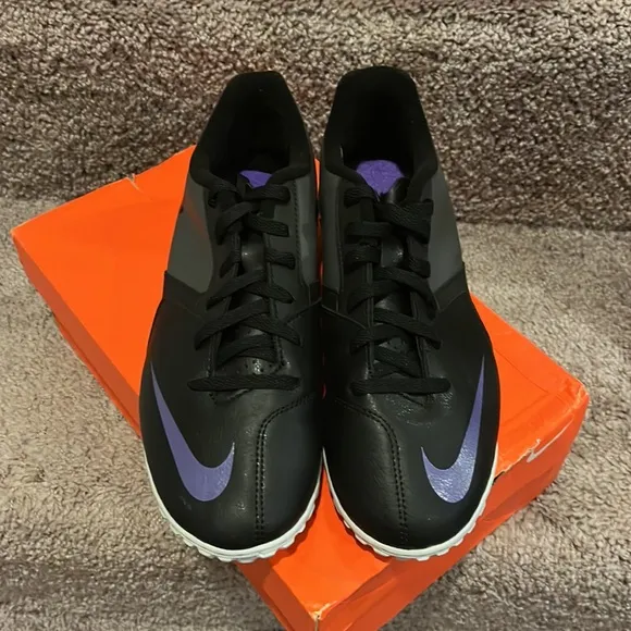 Nike Bomba Jr II Soccer Cleats Indoor shoes new 580443 050 Youth Big Boy 4.5 Y