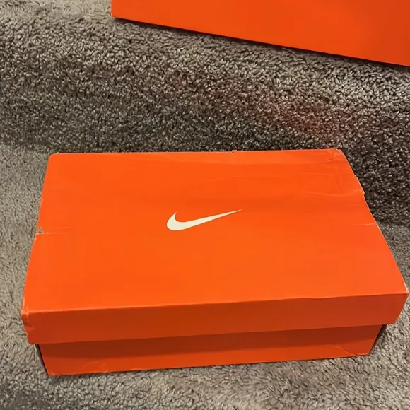 Nike Bomba Jr II Soccer Cleats Indoor shoes new 580443 050 Youth Big Boy 4.5 Y