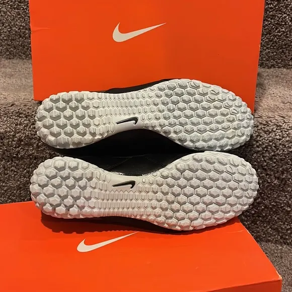 Nike Bomba Jr II Soccer Cleats Indoor shoes new 580443 050 Youth Big Boys Sz 5 Y