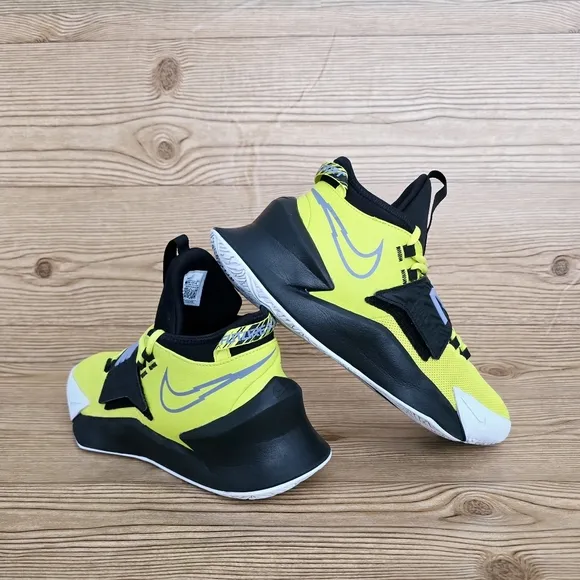 Nike Boys Future Court 3 Sneakers