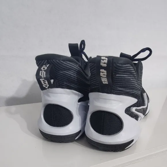 Nike Cosmic Unity 2 Blackout - Basketball Shoes Size 12.5 And Size 13