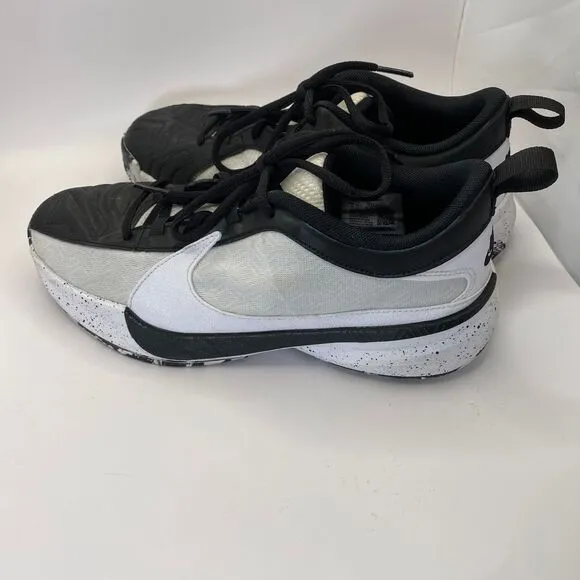 Nike Freak 5 shoes kids 6Y white/black/photo blue‎ basketball