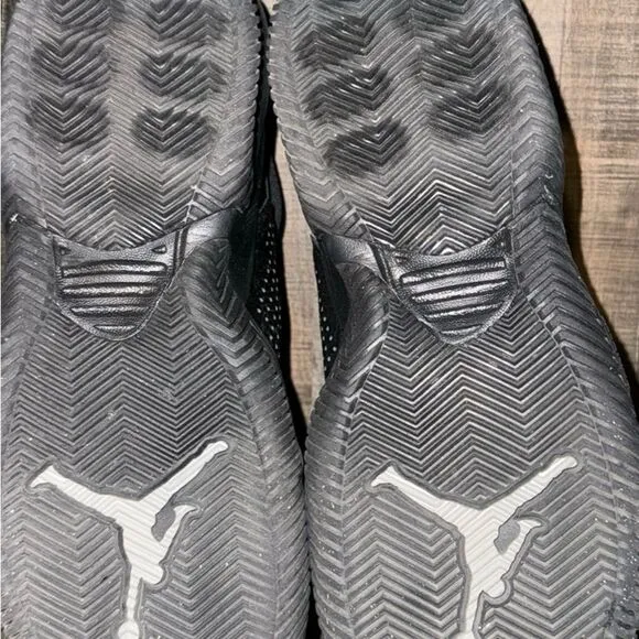 NIKE JORDAN BASKETBALL SHOES- size 7.5 men
