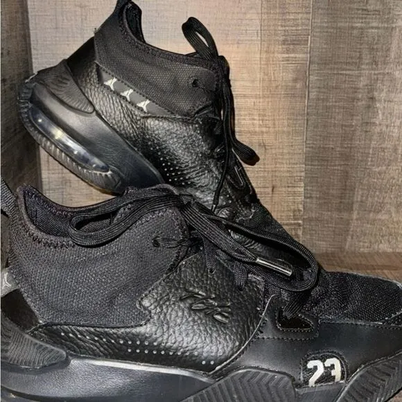 NIKE JORDAN BASKETBALL SHOES- size 7.5 men