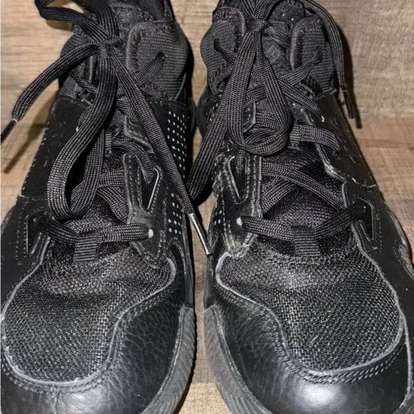 NIKE JORDAN BASKETBALL SHOES- size 7.5 men