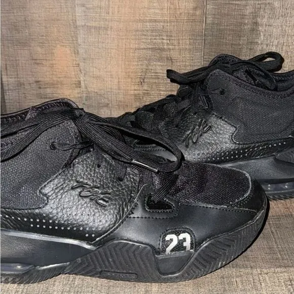 NIKE JORDAN BASKETBALL SHOES- size 7.5 men