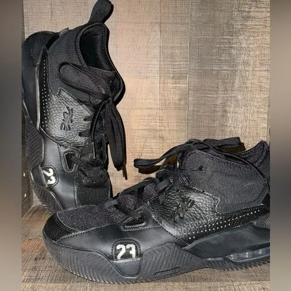 NIKE JORDAN BASKETBALL SHOES- size 7.5 men