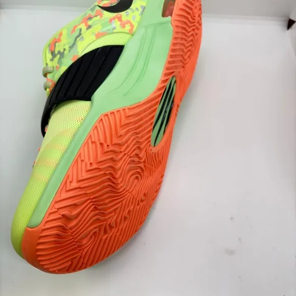 Nike Kids Lime Green and Black Basketball Shoes/New Size 10
