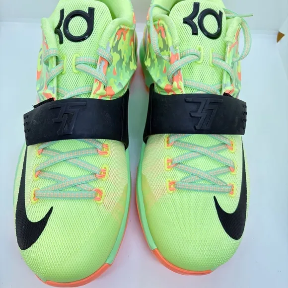 Nike Kids Lime Green and Black Basketball Shoes/New Size 10