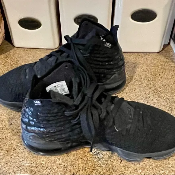 Nike LeBron 17 'Currency' BQ3177-001