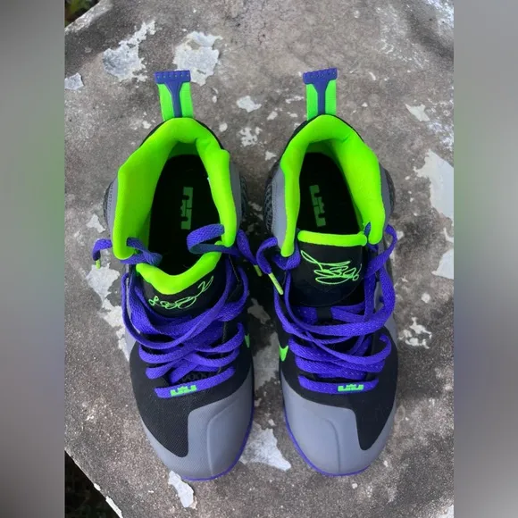 Nike Lebron 9 Black Electric Green and Court Purple - Size 7Y 472664-004