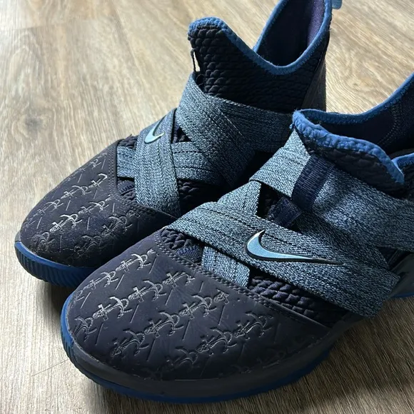 Nike LeBron Soldier XII Youth Size 7