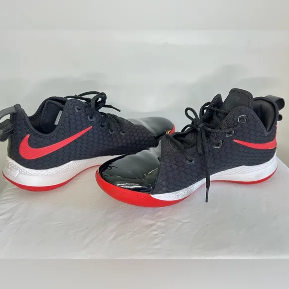 Nike LeBron Witness 3 Black &amp; Red Performance Basketball Shoes SZ 12 Akron