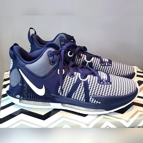 Nike Lebron Witness 7 TB Men's Basketball Performance Shoes Size 13