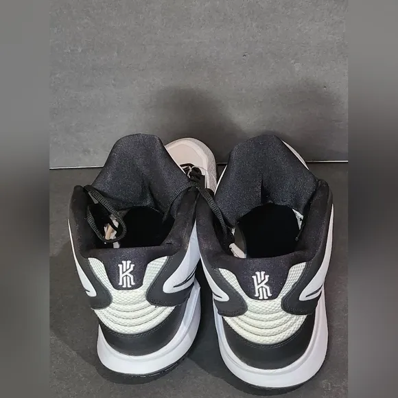 Nike Men’s Kyrie Infinity TB Team White Black Basketball Shoes  Size 18 NWOT