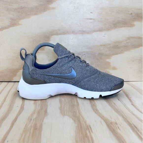 Nike - Presto Fly SE Dust - Training Shoes - Gray - Women's - 7.5 - 910570-004