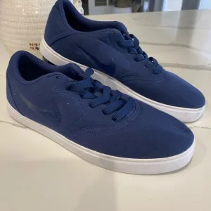 Nike SN check Low Canvas Track shoes