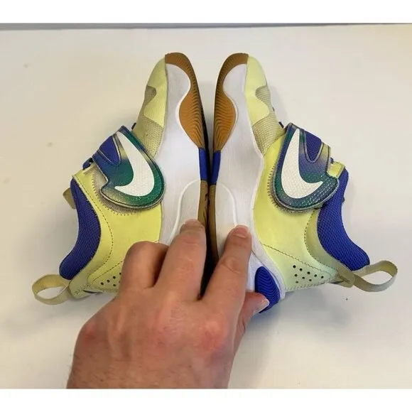 Nike Team Hustle D11 SE Basketball Shoes Big Kids Sz 4Y Womens Sz 5.5