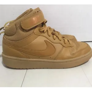 Nike wheat colored Court Boroughs size 5y very good condition