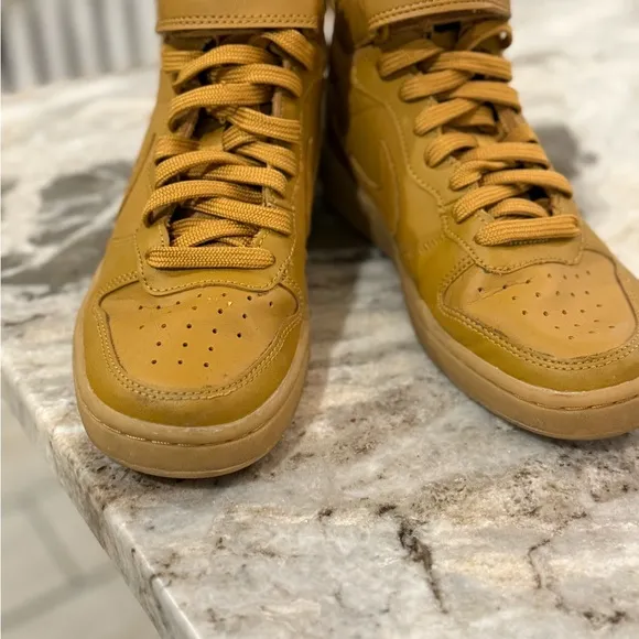 Nike wheat colored Court Boroughs size 5y very good condition